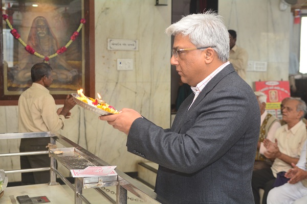 Aarti by Maharaja Samrjitsingh Gaekward